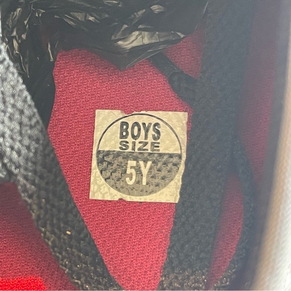 Nike Toki Low Suede Casual shoe . Boys size 5 - Picture 14 of 15